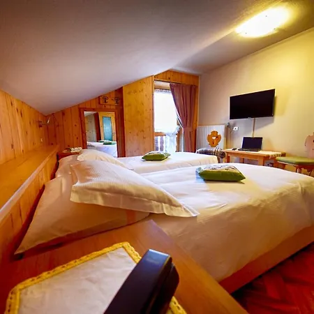 Meuble Cima Bianca Garni Hotel