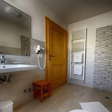 Meuble Cima Bianca Garni Hotel