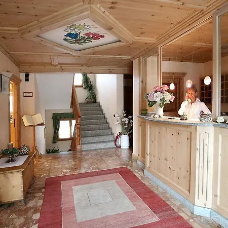 Meuble Cima Bianca Garni Hotel