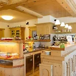 Meuble Cima Bianca Garni Готель Борміо