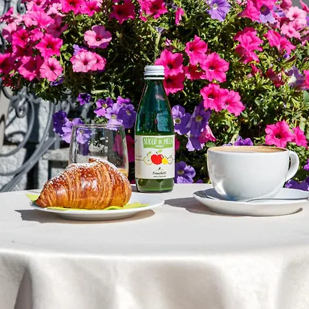 Meuble Cima Bianca Garni Hotel 3*